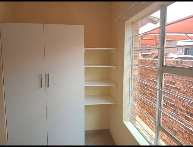 2 BEDROOM SECTIONAL TITLE FOR SALE IN GREENHILLS